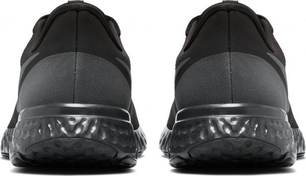 Кроссовки Nike NIKE REVOLUTION 5 BQ3204-001 р.9 черный