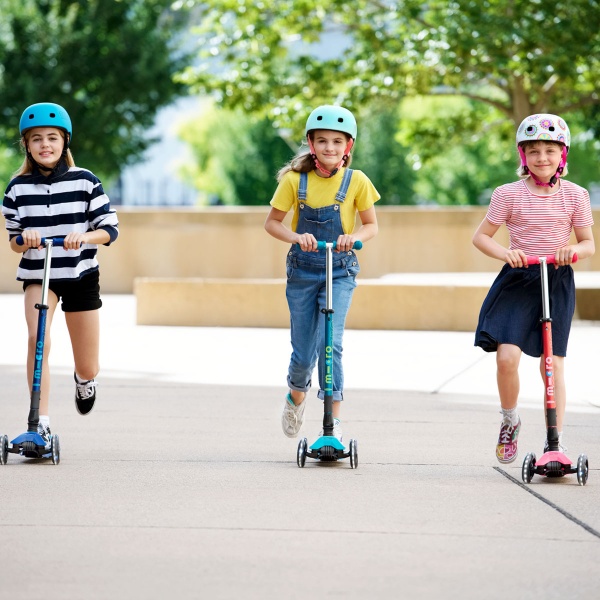 Самокат Micro Maxi Deluxe Foldable LED коралловый MMD093 