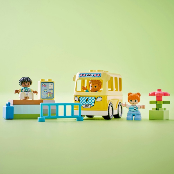 Конструктор LEGO DUPLO Поїздка на автобусі 10988