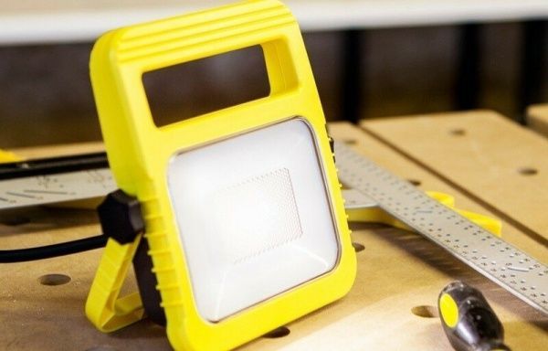 Прожектор Lutec Utin 6297-5K LED 11 Вт IP54 желтый 