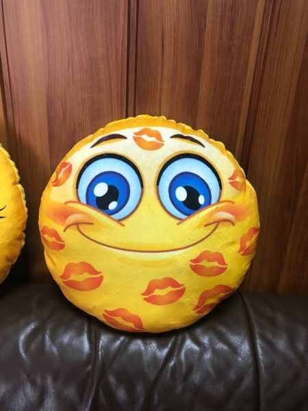 Подушка декоративная Stip Смайлик-Kiss 35 см