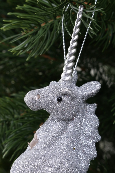 Елочная игрушка Единорог серебряный 17x12x4 см SD22-212 