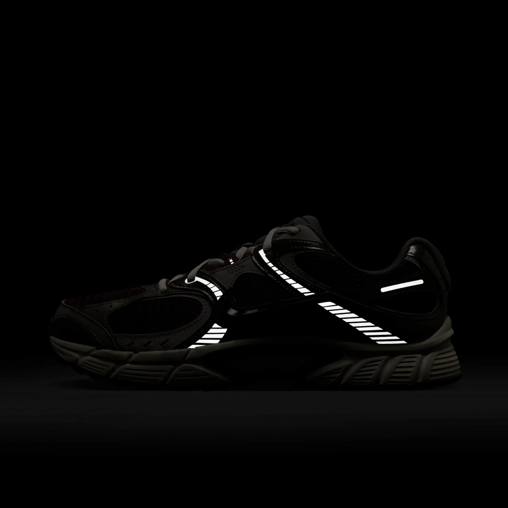 Кросівки Nike NIKE V5 RNR HJ5228-600 р.42,5