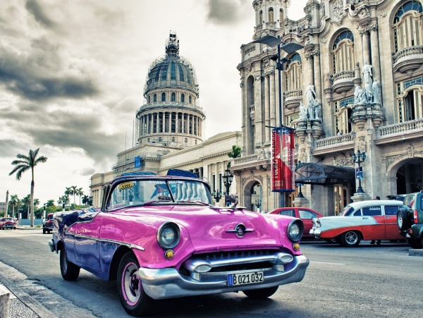 Репродукция Автомобиль в Гаване-2 60x80 см Арт Фемелі 