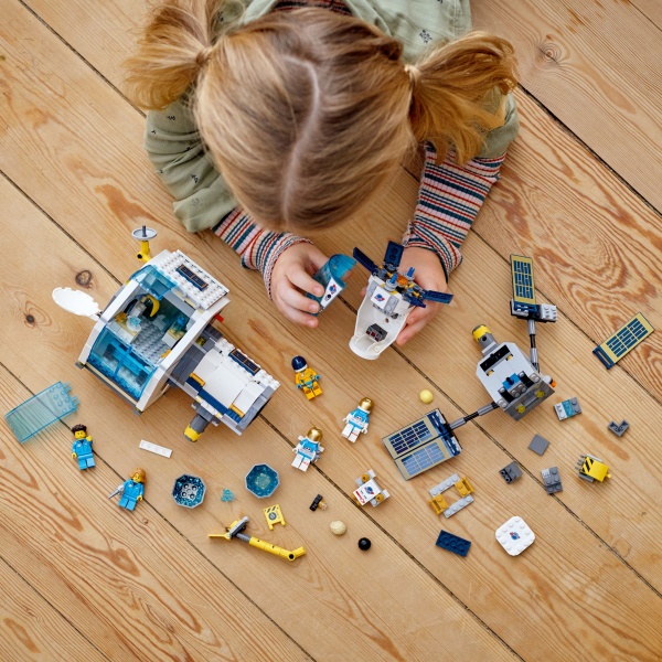 Конструктор LEGO City Місячна Космічна станція 60349