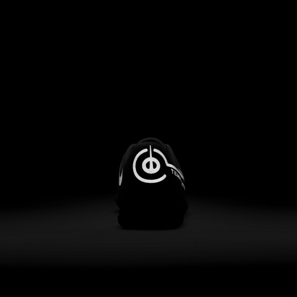 Футзальне взуття Nike Tiempo Legend 9 Club IC DA1189-004 р.US 8,5 чорний