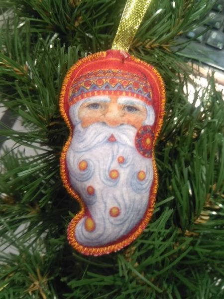 Подвеска фетровая Дед Мороз красный 8,5 см