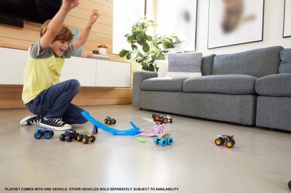 Игровой набор Hot Wheels Опасные противники серии 