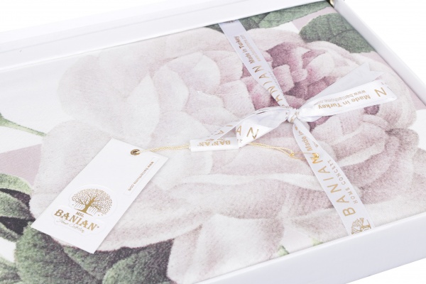 Скатерть Venesia 3D print 160x260 см бежевый с розовым Banian 