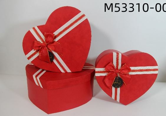 Коробка подарункова UFO M53310-001 23x20x10.3 см RED HEART