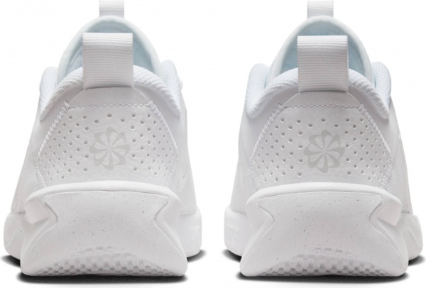 Кроссовки Nike OMNI MULTI-COURT DM9027-100 р.36 белый