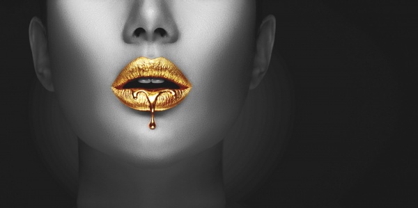 Репродукция Золотые губы 50x100 см Арт Фемелі 