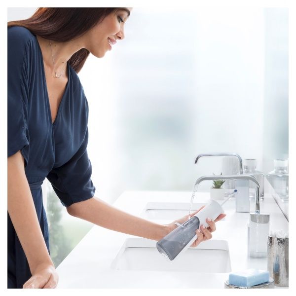 Ирригатор Oral-B Aquacare Pro-Expert с технологией Oxyjet