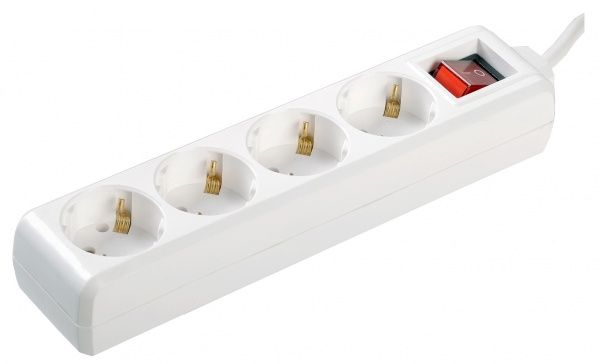 Удлинитель с выключателем IEK с заземлением 4 гн. белый 1,5 м WYP10-16-04-01-ZK-17 