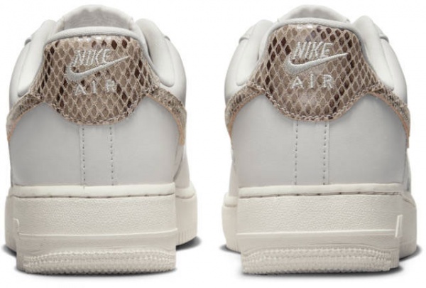 Кросівки Nike AIR FORCE 1 DD8959-002 р.38 білий