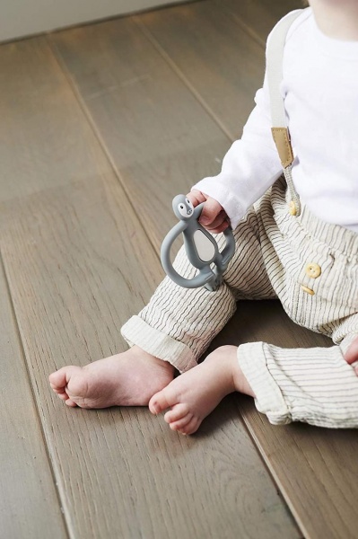 Прорезыватель Matchstick Monkey Пингвин серый 11 см (MM-PE-001)