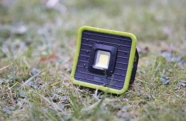 Фонарь прожекторный Emos P4539 LED 1000Lm Li-Ion черно-зеленый