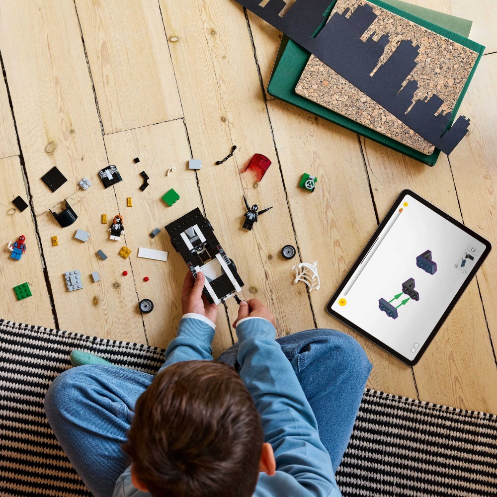 Конструктор LEGO Super Heroes Marvel Людина-павук проти маслкара Венома 76309