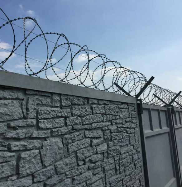 Огорожа колюче-ріжуча спіральна 