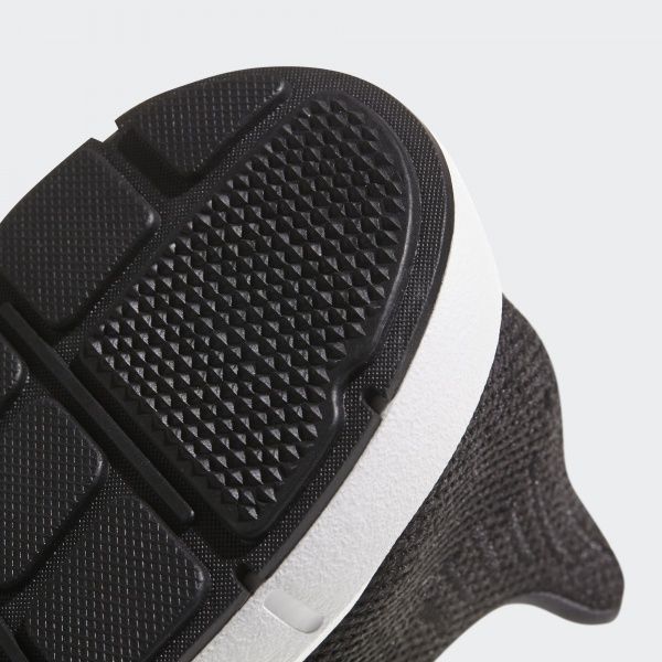 Кросівки Adidas SWIFT RUN CQ2114 р.10 чорний