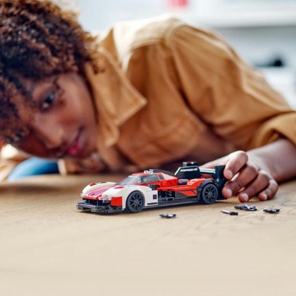 Конструктор LEGO Speed Champions Porsche 963 76916