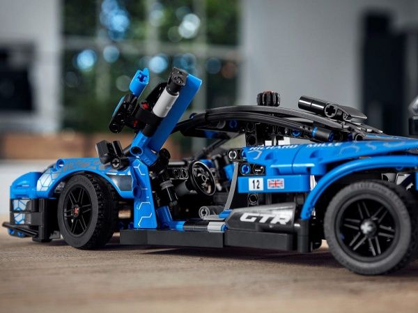 Конструктор LEGO Technic McLaren Senna GTR 42123