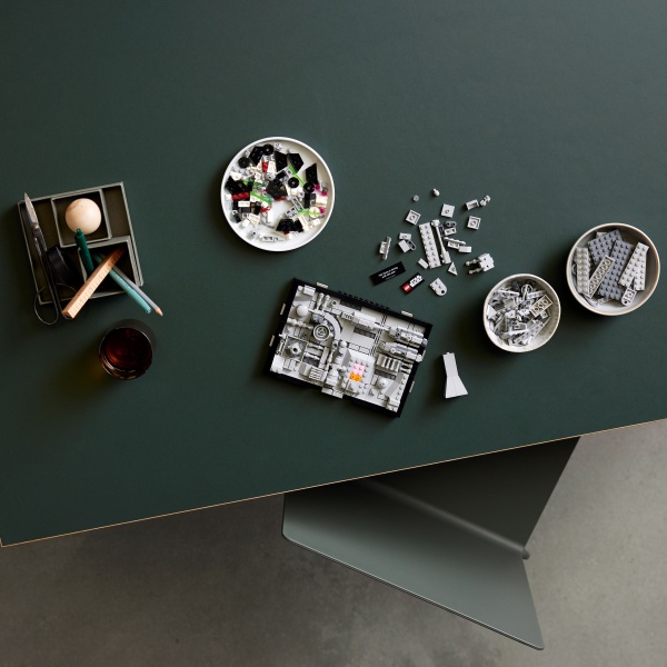 Конструктор LEGO Star Wars Диорама «Пролет над Звездой Смерти» 75329