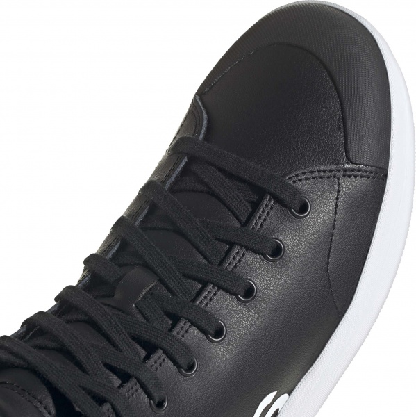 Кроссовки Adidas BRAVADA MID LTS H00648 р.UK 7,5 черный