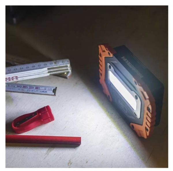 Фонарь прожекторный Emos 700Lm 3xAA P4113