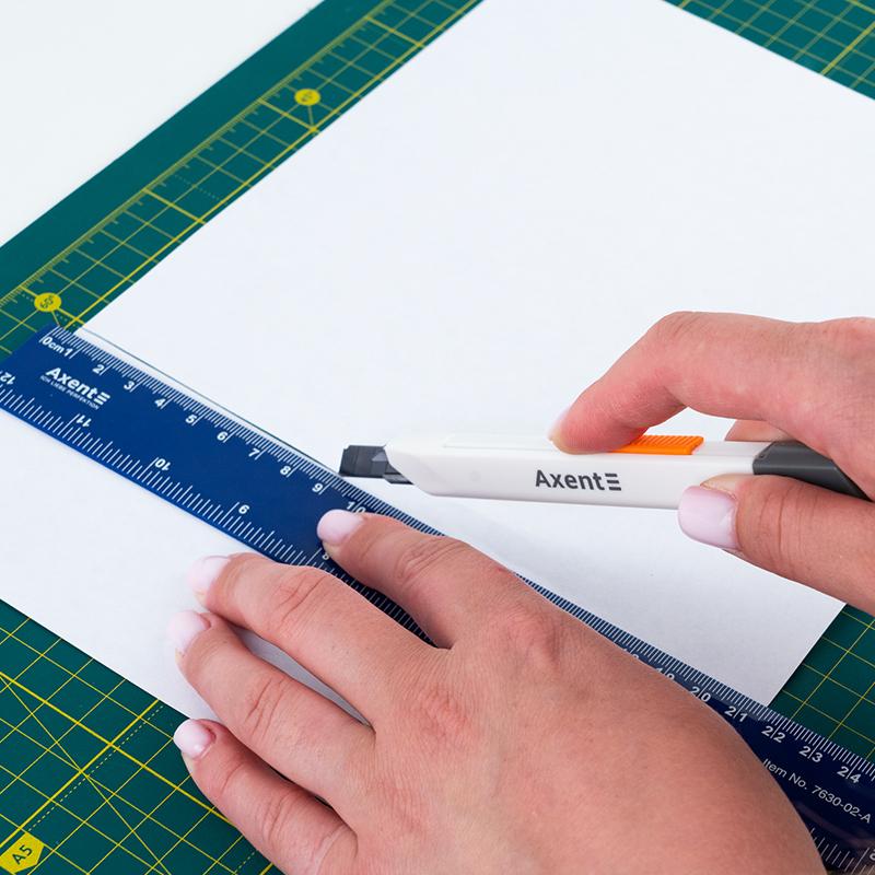 Нож канцелярский Axent 6607-А 9мм закрытое лезвие