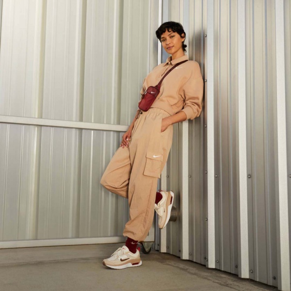 Кросівки Nike AIR MAX BLISS SE FB9752-100 р.39 білий