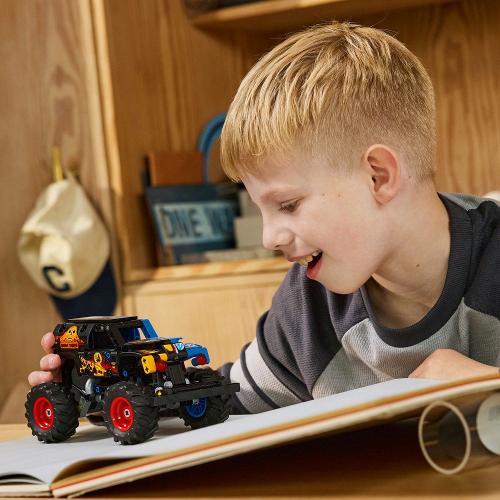Конструктор LEGO Technic Monster Jam™ Grave Digger™ Огонь и лед 42219