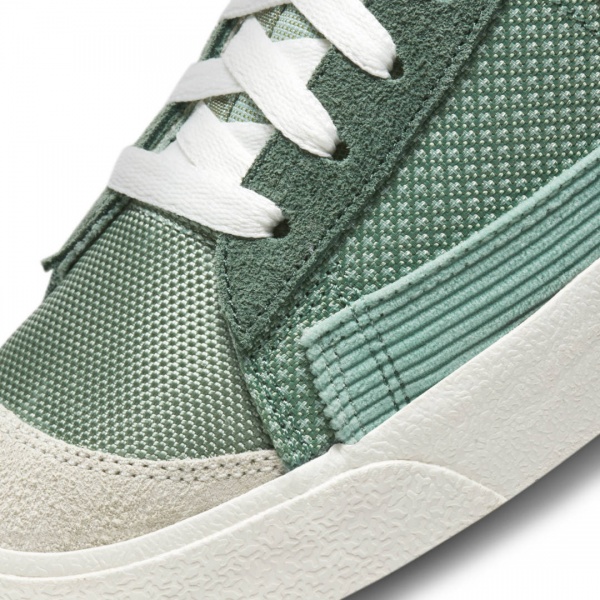 Кросівки Nike Blazer Mid '77 Patch DD1162-300 р.US 10,5 зелений