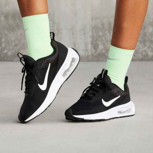 Кросівки Nike DX3705-001 р.38,5 чорний