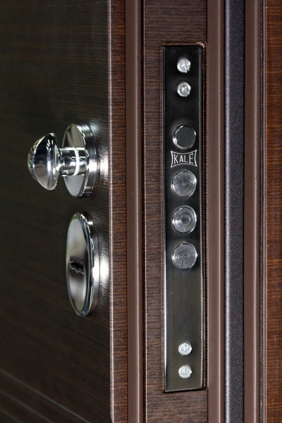 Двері вхідні Булат Гарант 514 венге горизонт темний 2050x850 мм праві