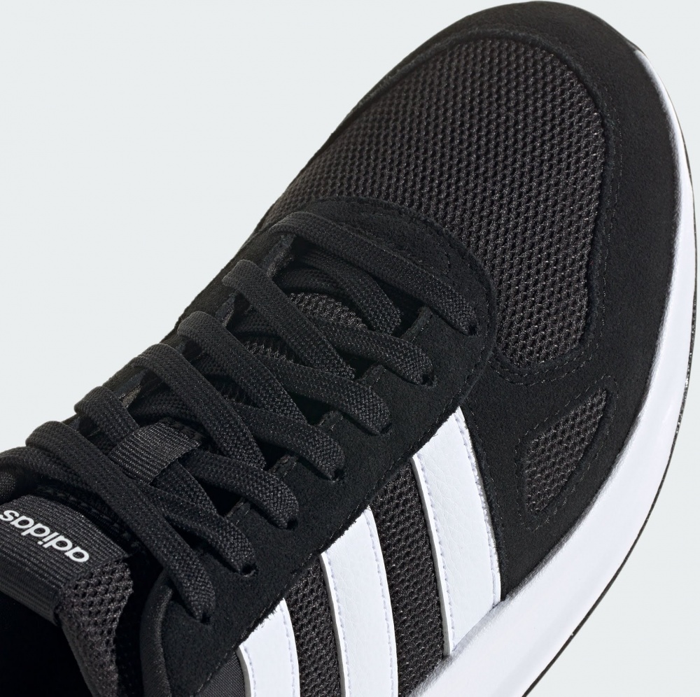 Кросівки чоловічі Adidas RUN 84 CBLACK/FTWWHT/CARBON IH8613 р.41 1/3 чорні