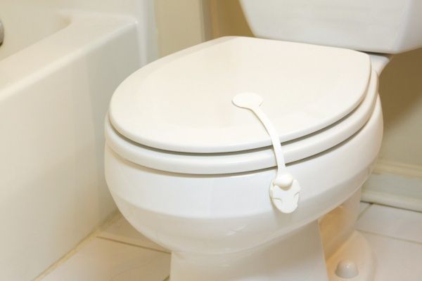 Замок для кришки унітазу Dream Baby F123 1 шт.