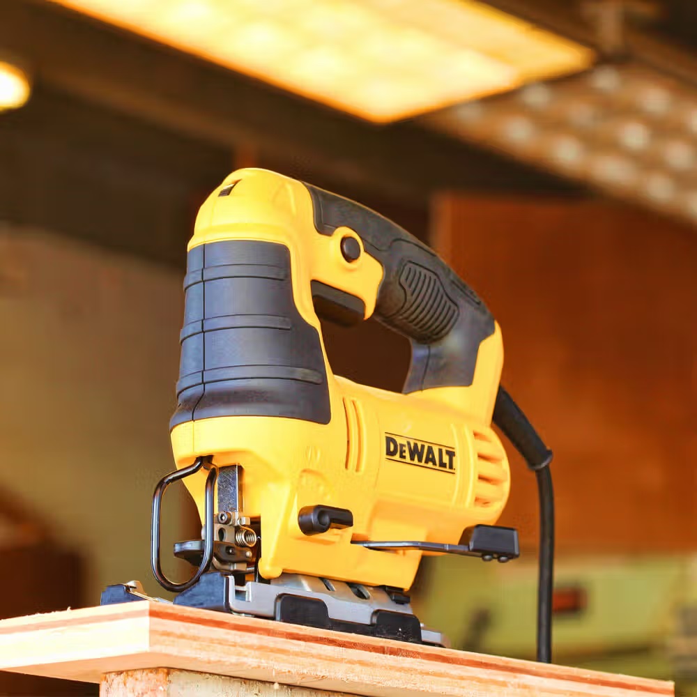Электролобзик DeWalt DWE349