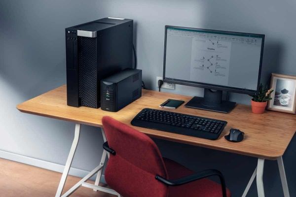 Источник бесперебойного питания (ИБП) Trust Oxxtron 800VA (17938) 17938