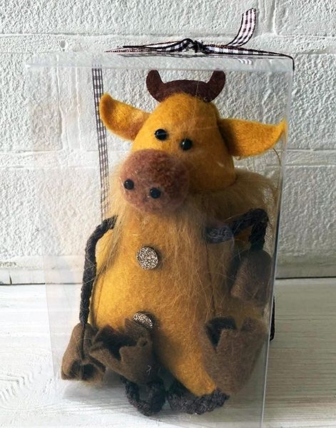 Сувенир текстильный Коровка Даша 15 см 