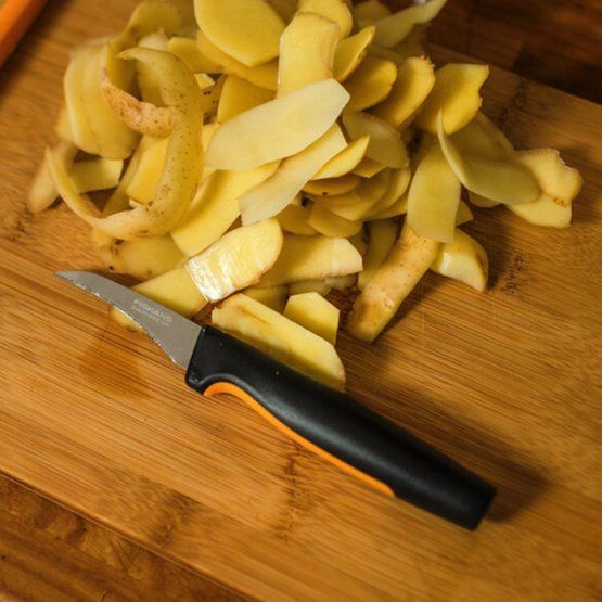 Нож шефа для овощей Fiskars FF 1057545