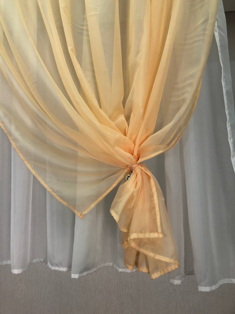 Тюль-вуаль з підхватами для кухні 300х170 см персиковий із білим