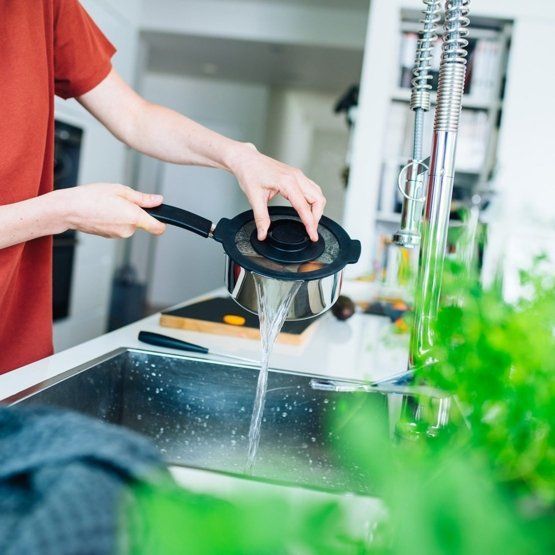 Ковш с крышкой Functional Form 1,5 л 1026576 Fiskars