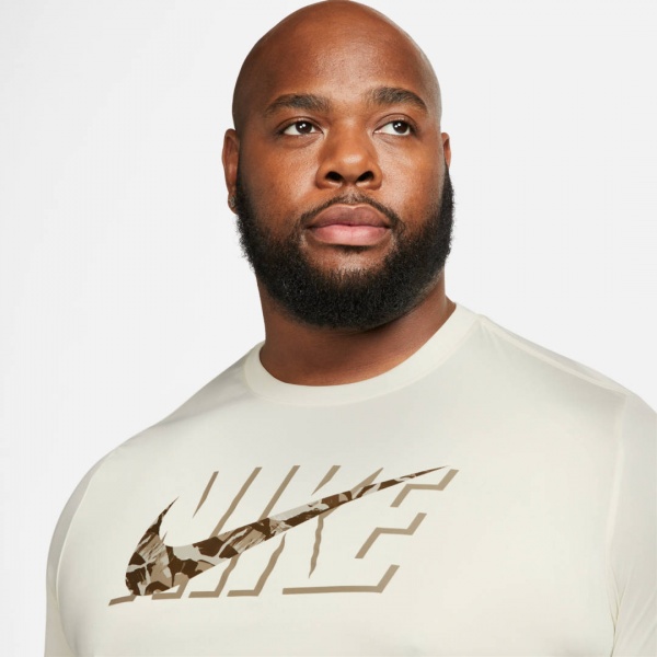 Футболка Nike DF TEE RLGD CAMO DZ2741-113 р.M бежевий