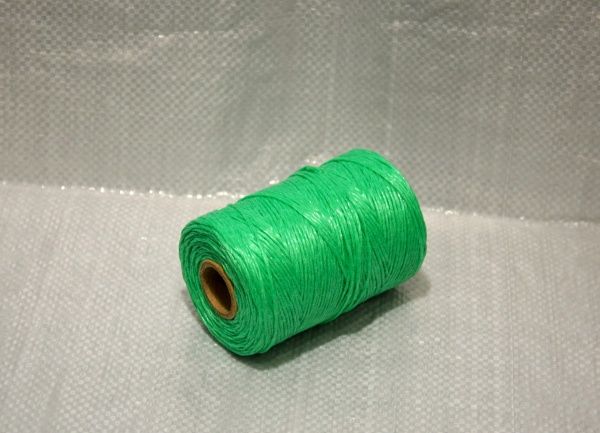 Шпагат поліпропіленовий з УФ-захистом 1 мм в асортименті 0,2 кг