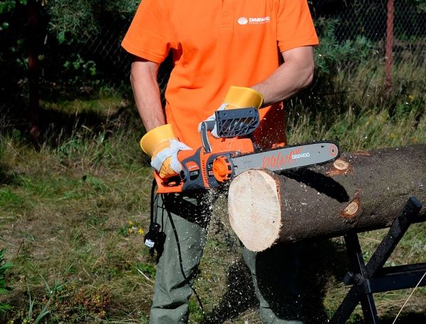 Электропила Daewoo DACS 2700E