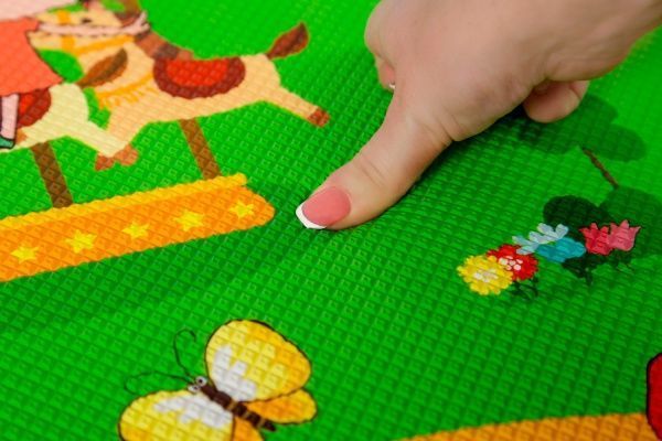 Развивающий коврик Bugs День рождения 6901423156722