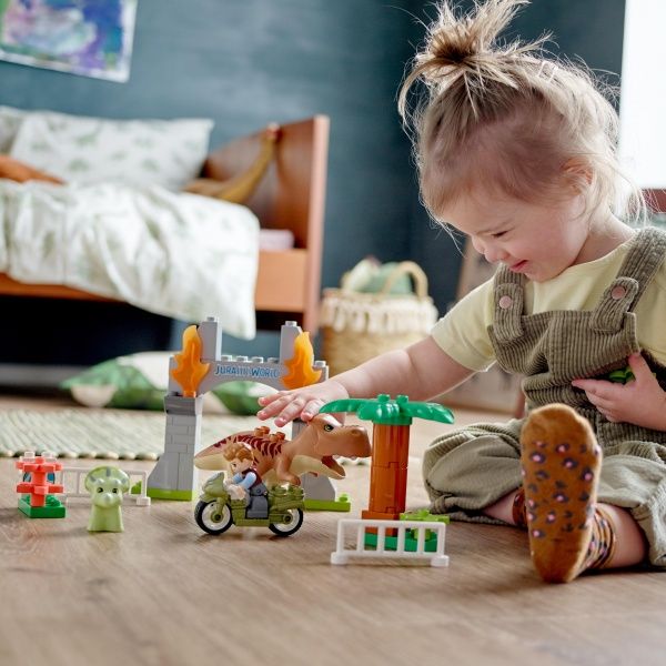 Конструктор LEGO DUPLO Утеча тиранозавра і трицератопса 10939