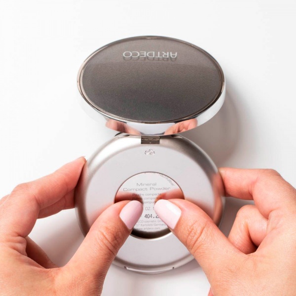 Пудра компактная Artdeco Hydra Mineral Compact Foundation 10 г