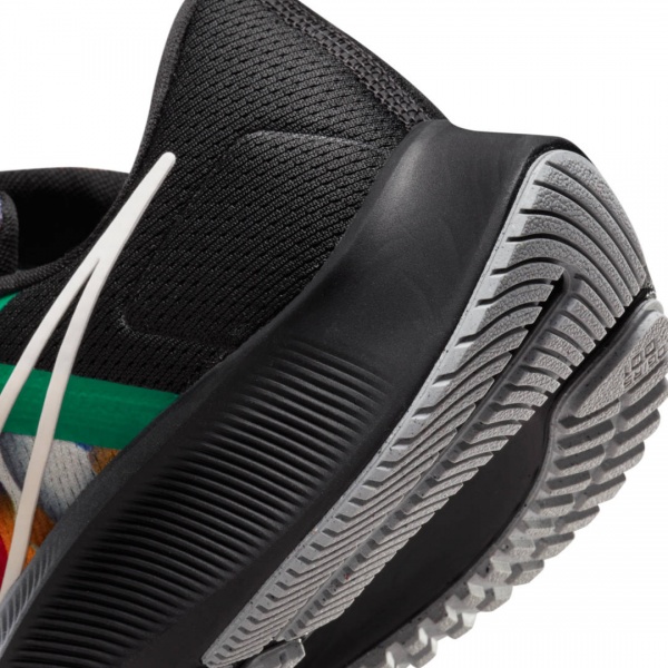 Кроссовки Nike DO7763-900 р.US 8,5 разноцветный